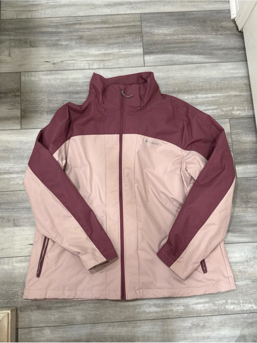 Columbia Women’s Two-Tone Rose and Mauve Ski Jacket
